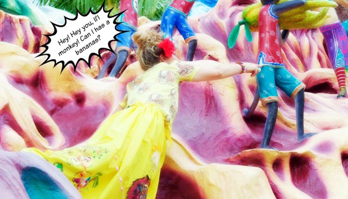 The adventures of the famous Yellow Skirt in Singapore